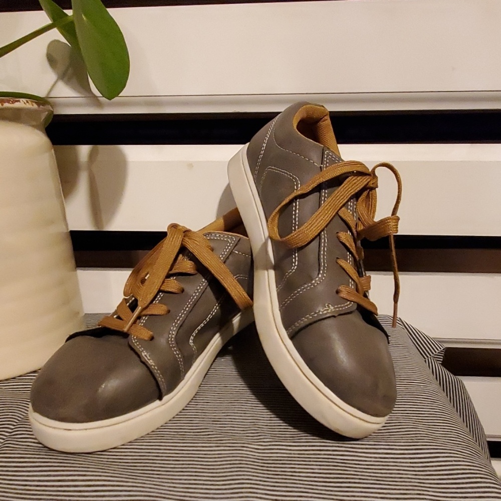 ZOE & ZAC sneakers.            #635